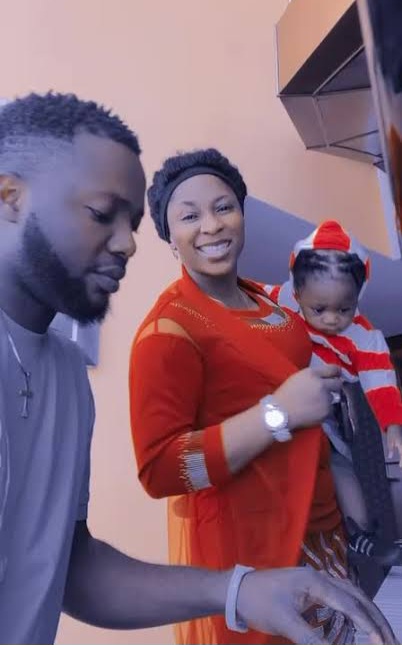 Biography of Apekeola, Age, Real Name, Career, Husband, Songs, and Ministry In this image is apekeola, her husband and baby